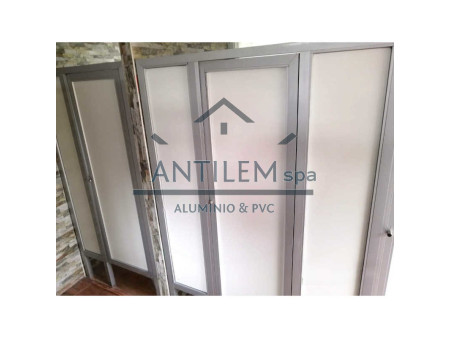 DIVISIONES DE BAÑO en Aluminio